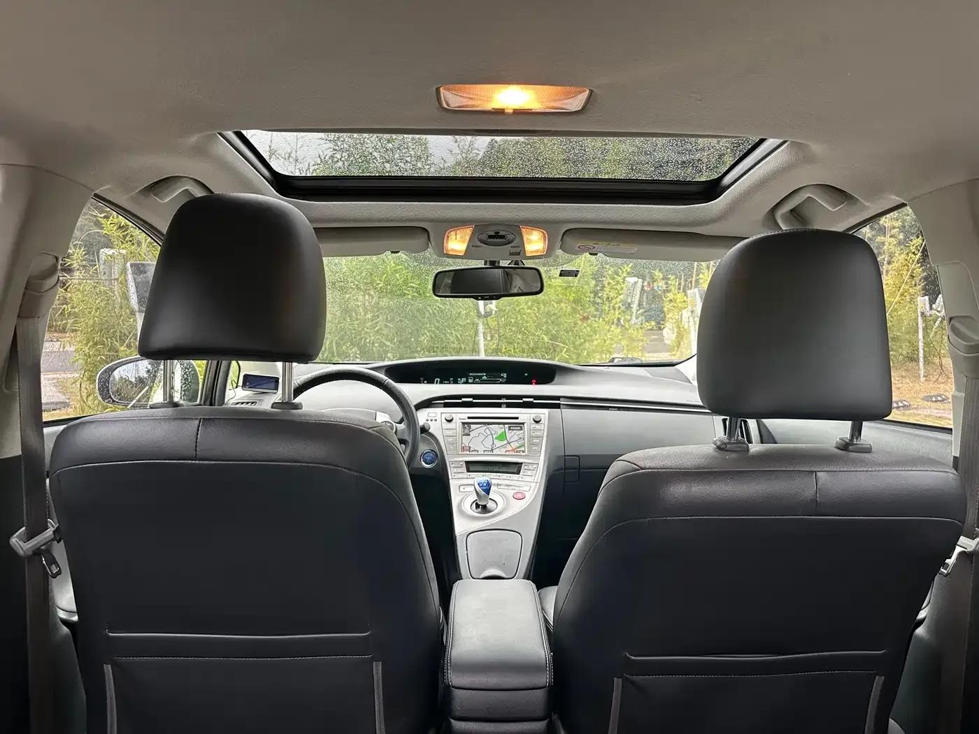 2012 Prius 1.8L Luxury Advanced Edition — миниатюра 12