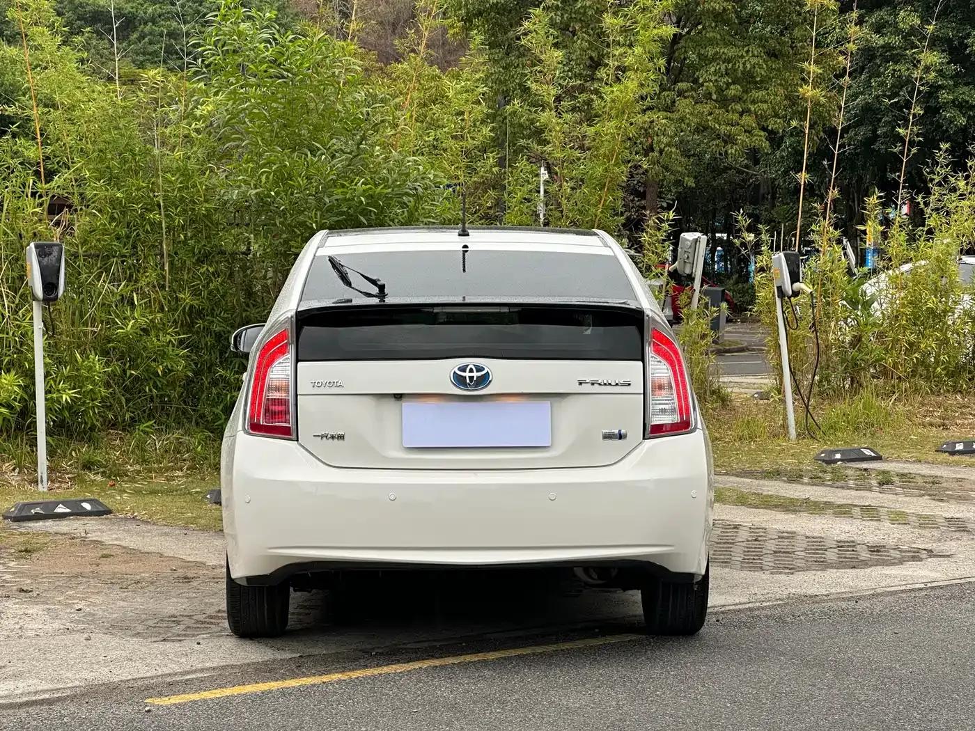 2012 Prius 1.8L Luxury Advanced Edition — миниатюра 18