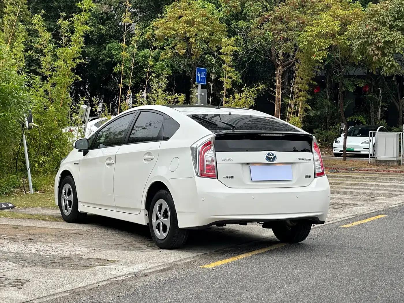 2012 Prius 1.8L Luxury Advanced Edition — миниатюра 19
