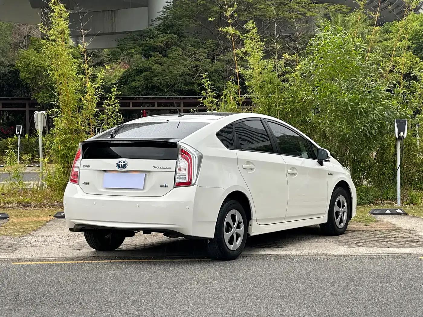 2012 Prius 1.8L Luxury Advanced Edition — миниатюра 20