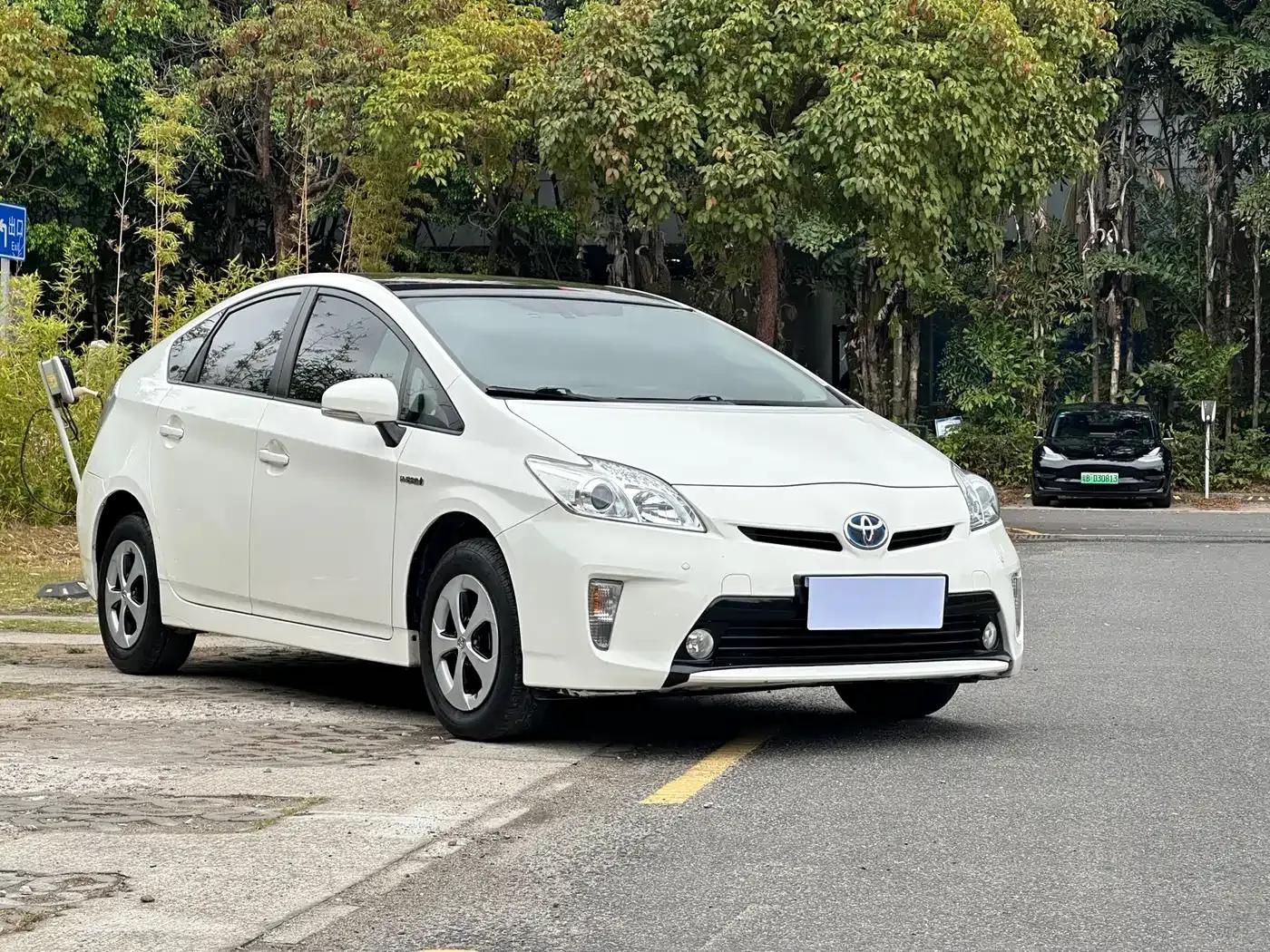 2012 Prius 1.8L Luxury Advanced Edition — миниатюра 3