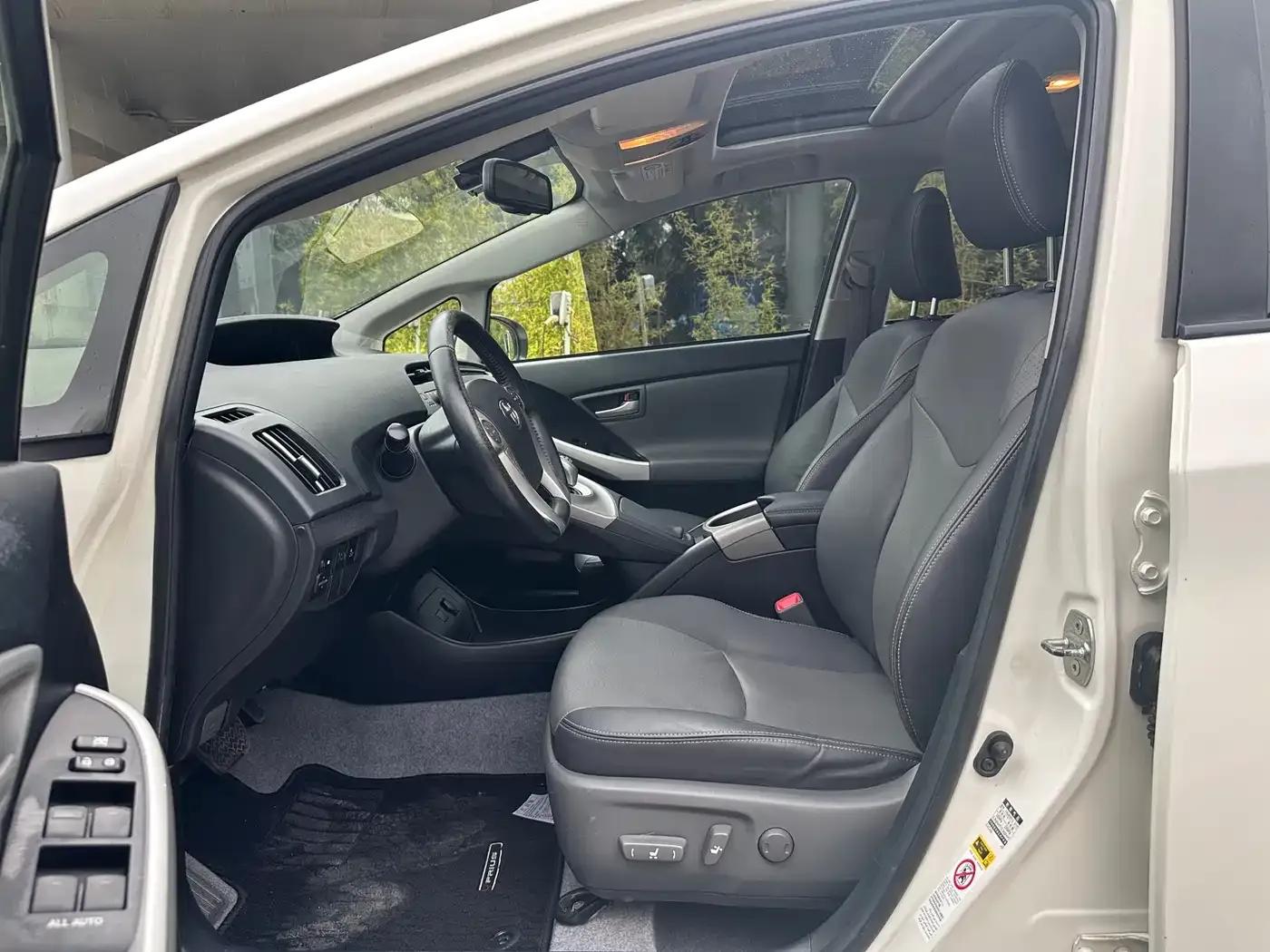 2012 Prius 1.8L Luxury Advanced Edition — миниатюра 5