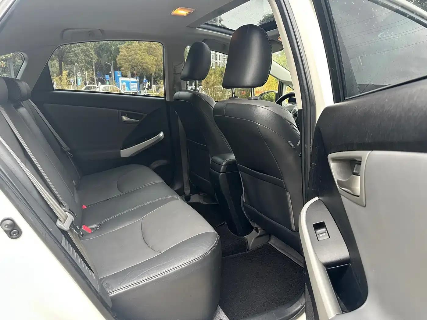 2012 Prius 1.8L Luxury Advanced Edition — миниатюра 8