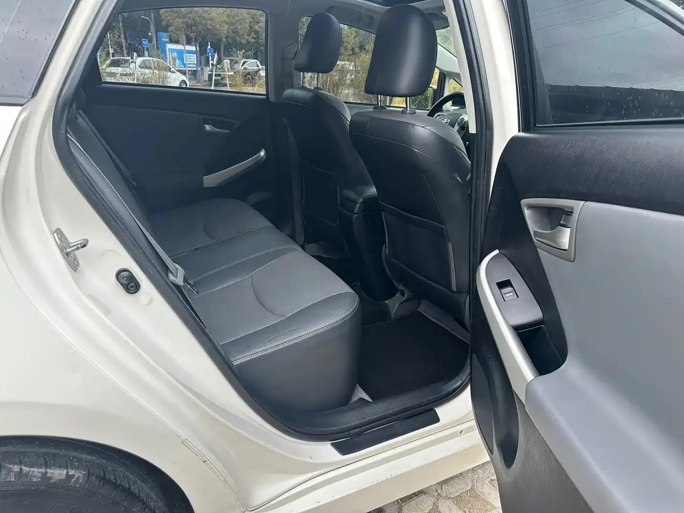 2012 Prius 1.8L Luxury Advanced Edition — миниатюра 9