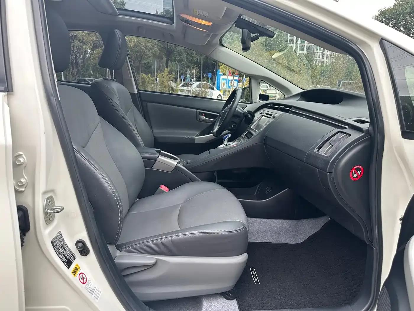 2012 Prius 1.8L Luxury Advanced Edition — миниатюра 10