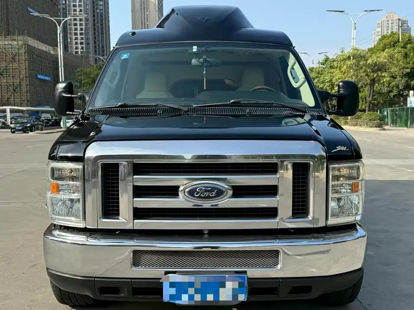 2011 Ford E350 5.4L Standard Yacht Edition — миниатюра 2