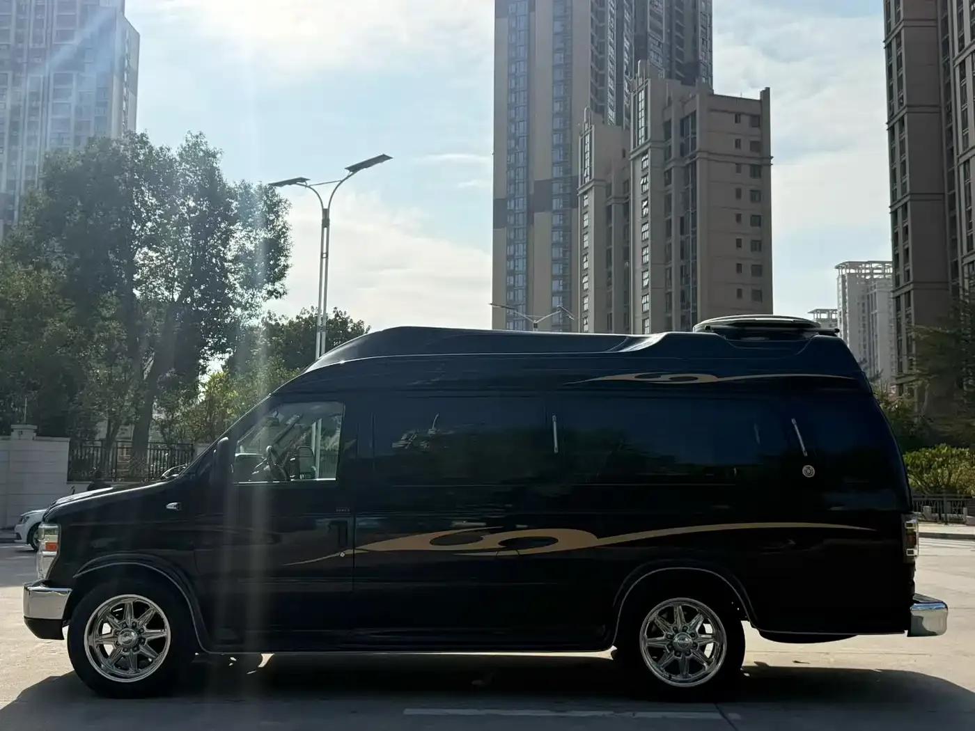 2011 Ford E350 5.4L Standard Yacht Edition — миниатюра 6