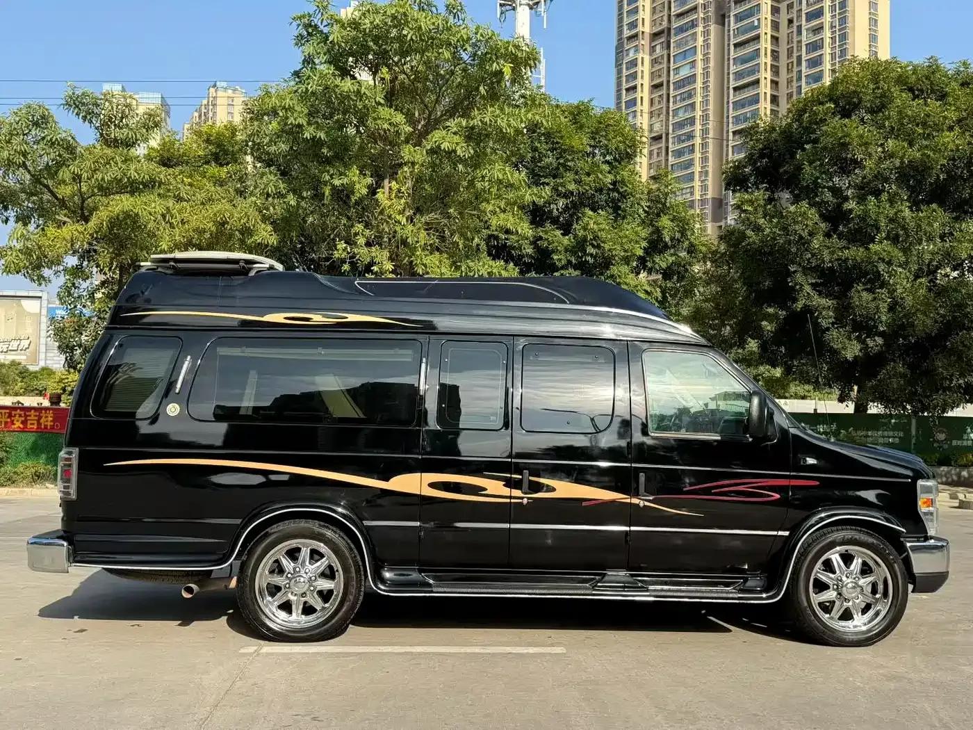 2011 Ford E350 5.4L Standard Yacht Edition — миниатюра 7