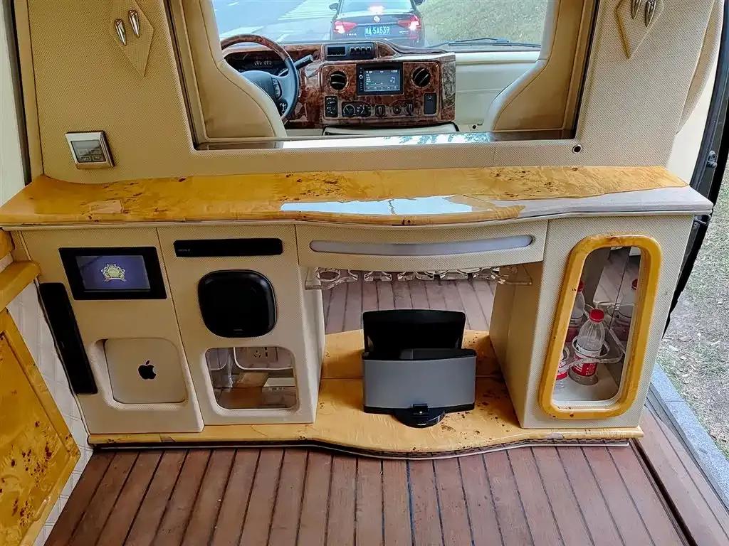 2013 Ford E350 5.4L US Spec — миниатюра 11