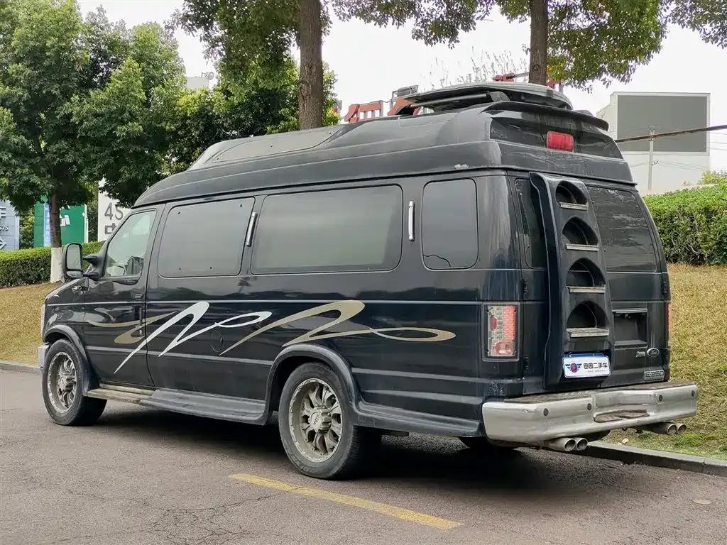 2013 Ford E350 5.4L US Spec — миниатюра 4