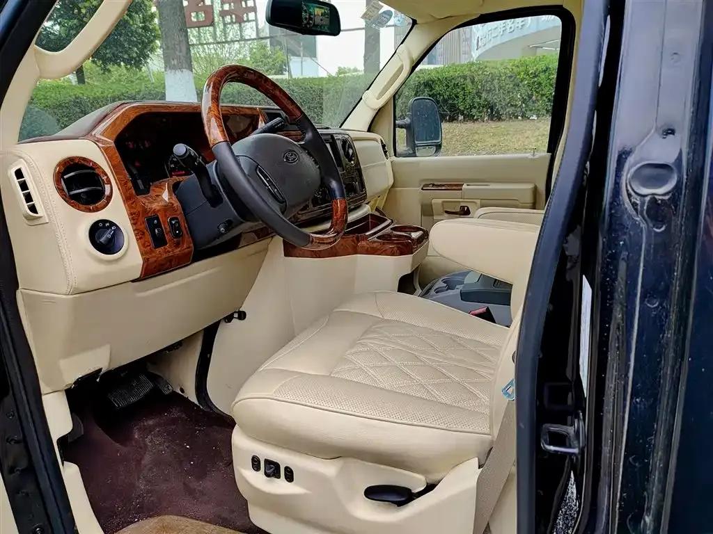 2013 Ford E350 5.4L US Spec — миниатюра 7