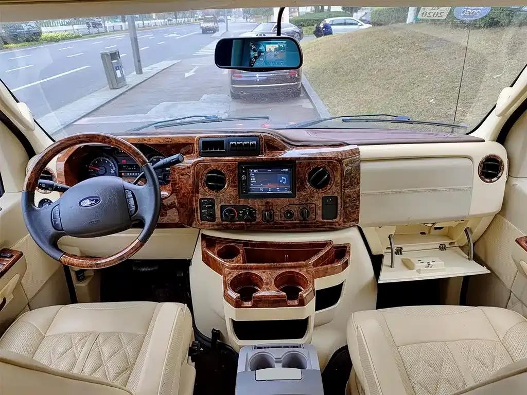2013 Ford E350 5.4L US Spec — миниатюра 10