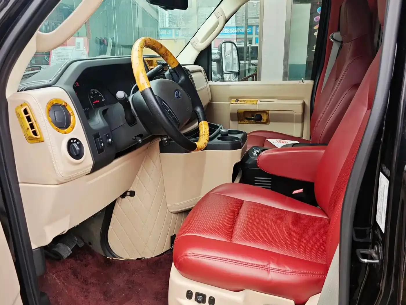 2011 Ford E350 5.4L Platinum Edition — миниатюра 12