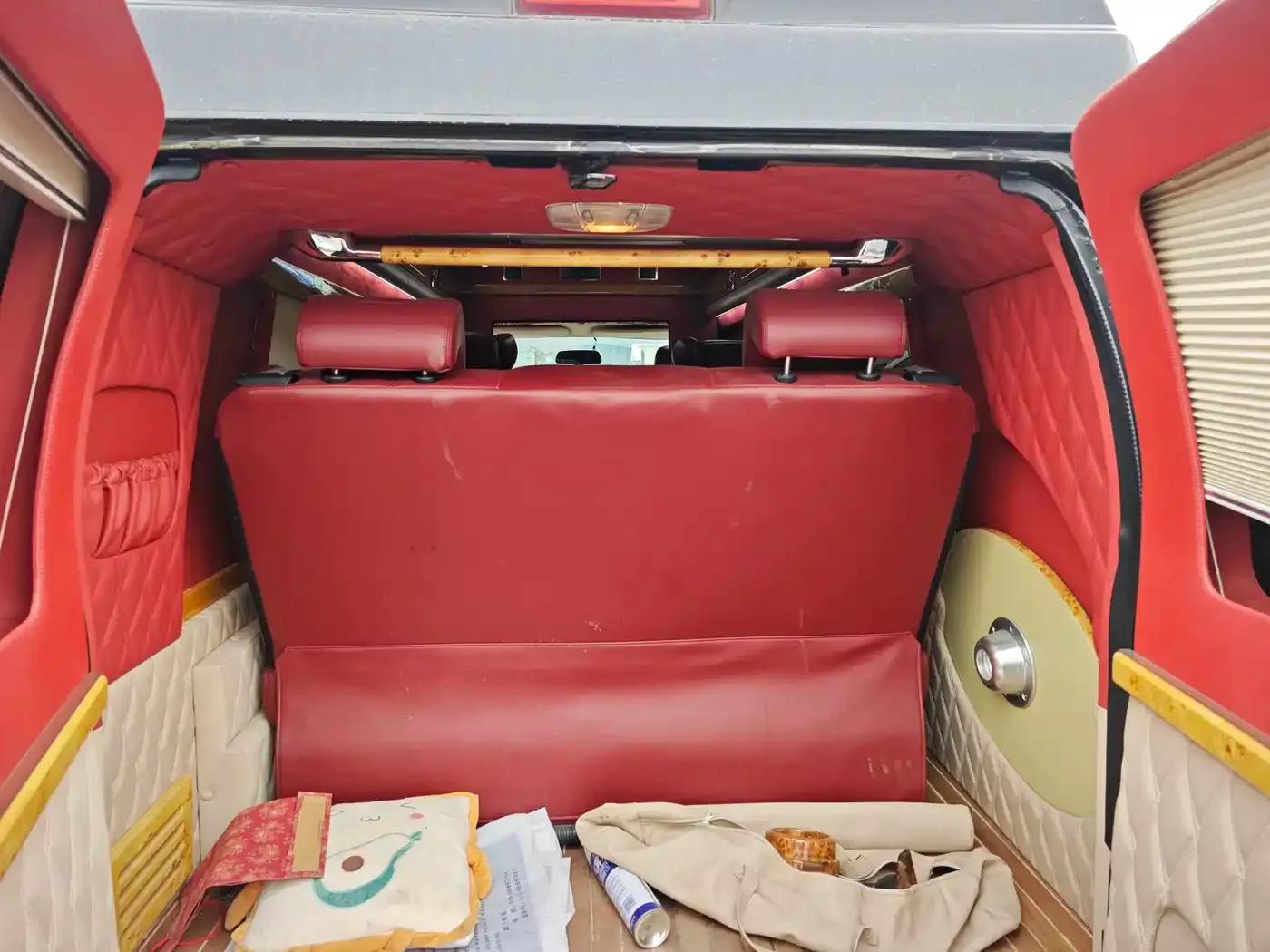 2011 Ford E350 5.4L Platinum Edition — миниатюра 13