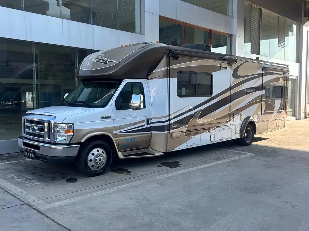 Ford E350 2011 5.4L Platinum Limited Edition — миниатюра 3