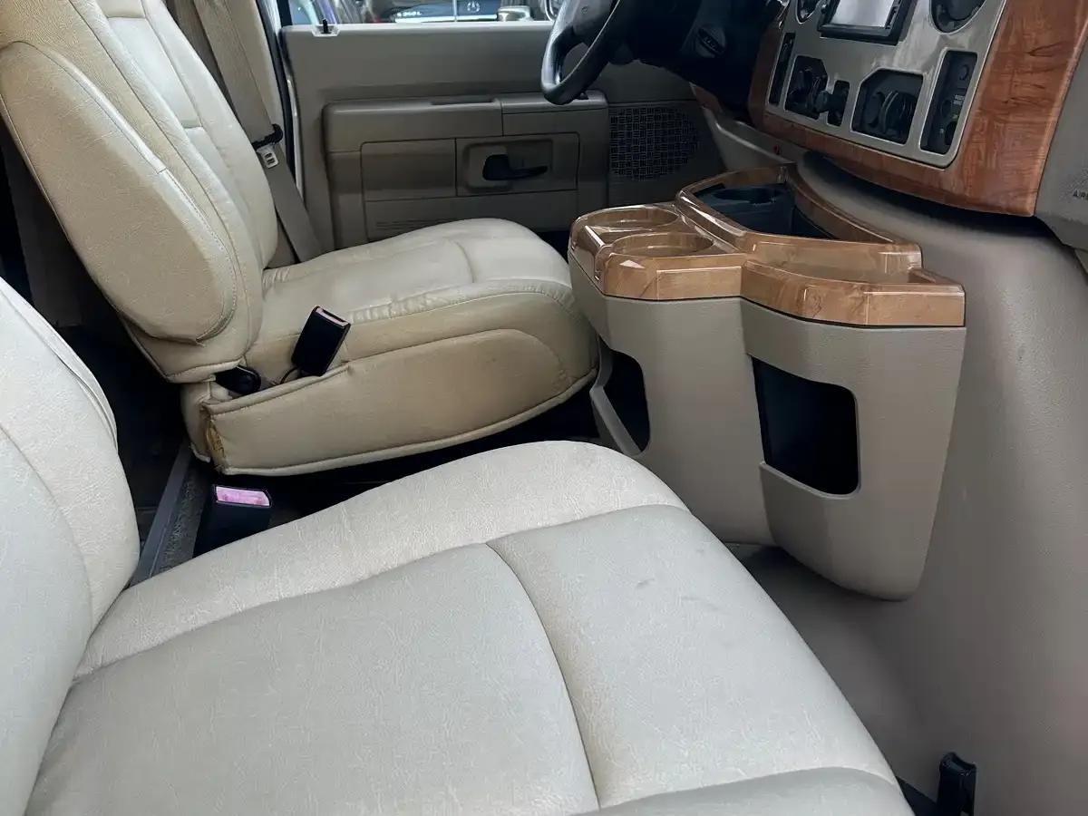 Ford E350 2011 5.4L Platinum Limited Edition — миниатюра 24