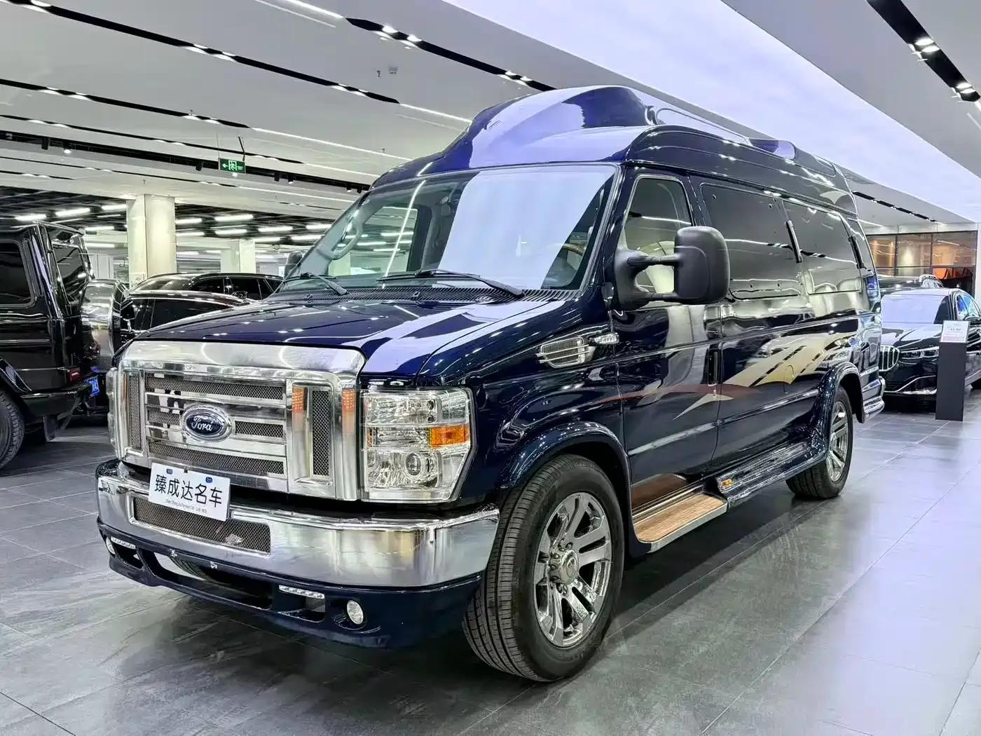 2011 Ford E350 5.4L Standard Yacht Edition — миниатюра 1