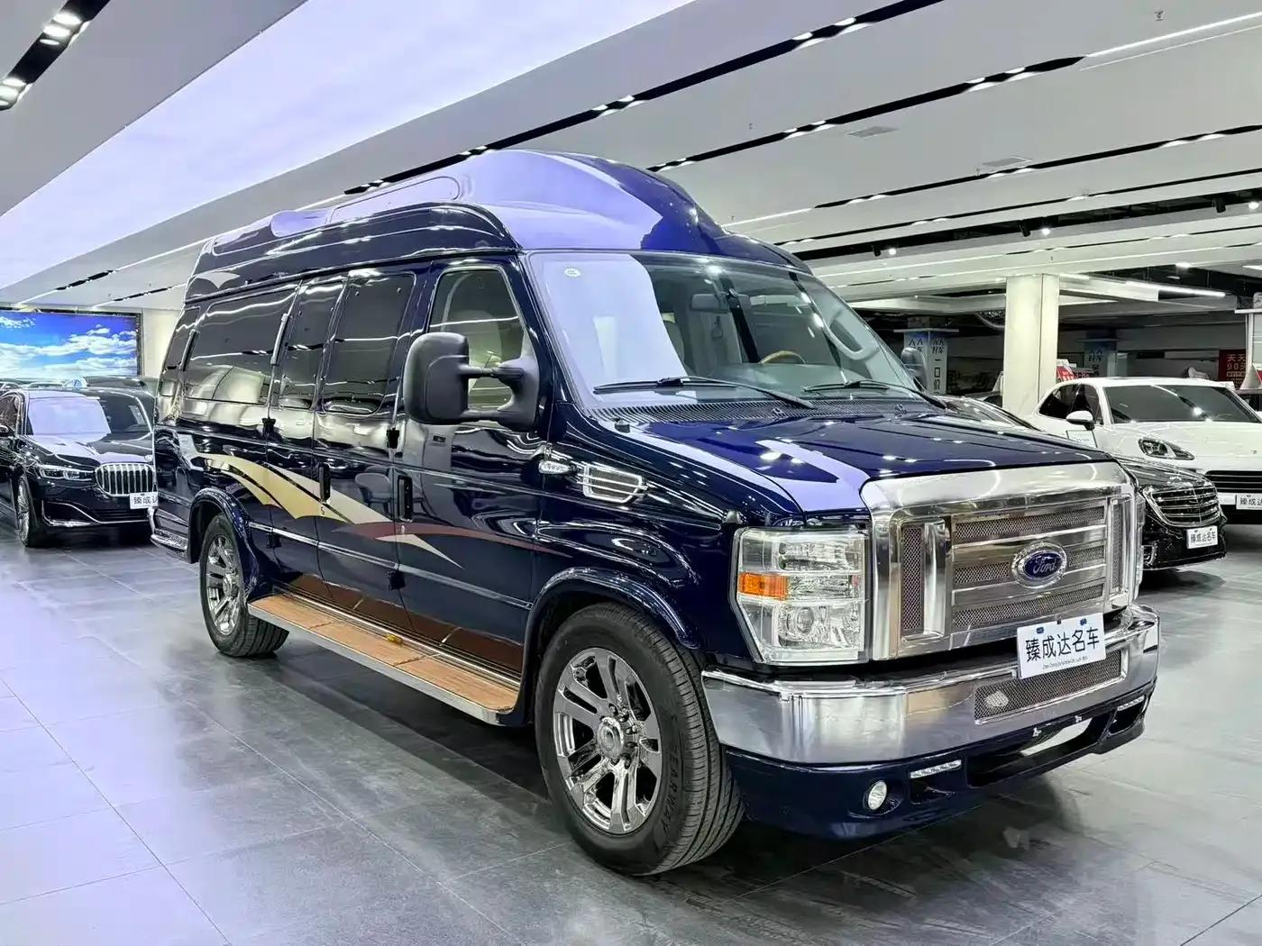 2011 Ford E350 5.4L Standard Yacht Edition — миниатюра 2