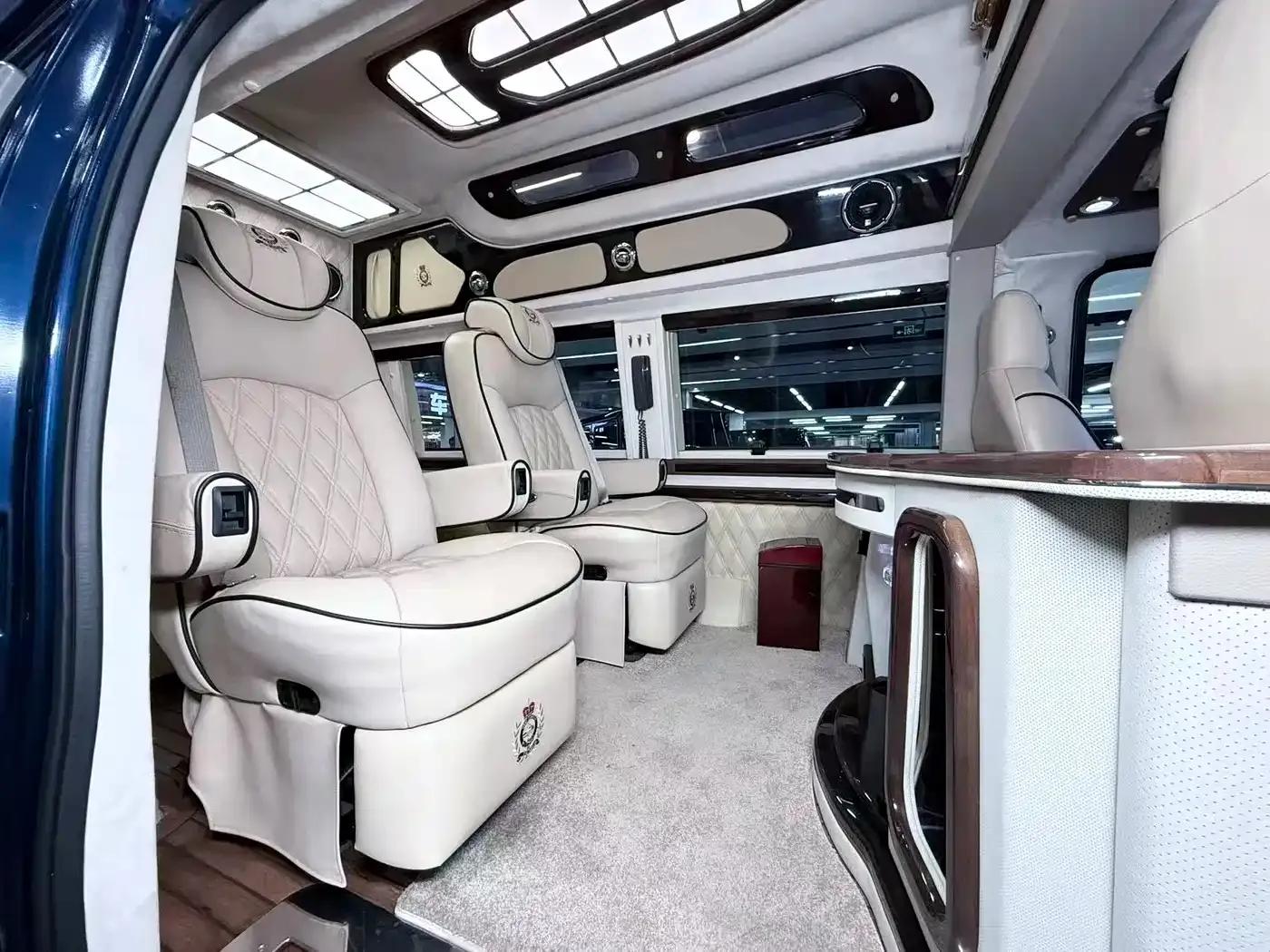 2011 Ford E350 5.4L Standard Yacht Edition — миниатюра 13