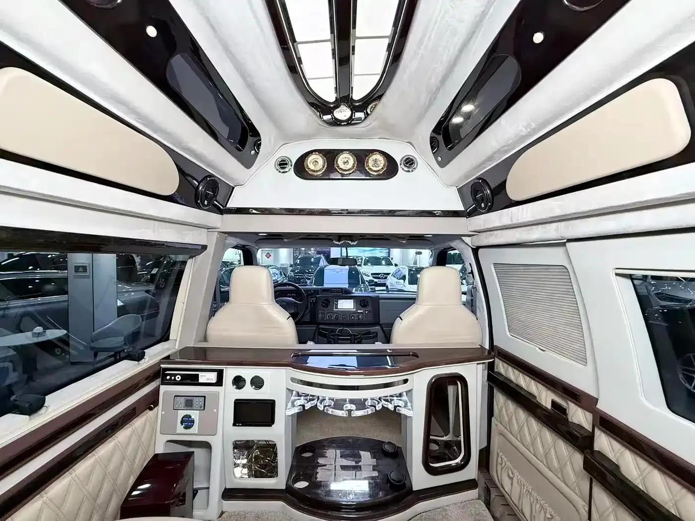 2011 Ford E350 5.4L Standard Yacht Edition — миниатюра 15