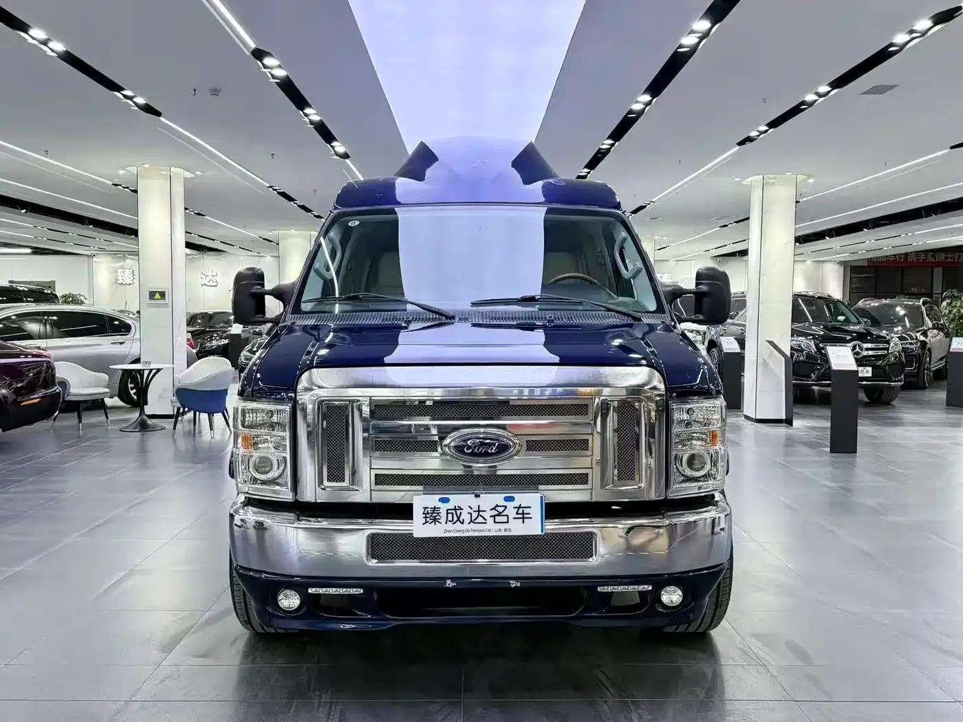 2011 Ford E350 5.4L Standard Yacht Edition — миниатюра 3