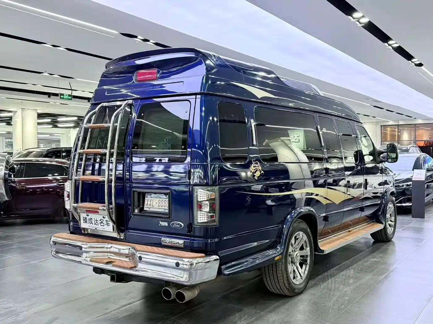 2011 Ford E350 5.4L Standard Yacht Edition — миниатюра 5