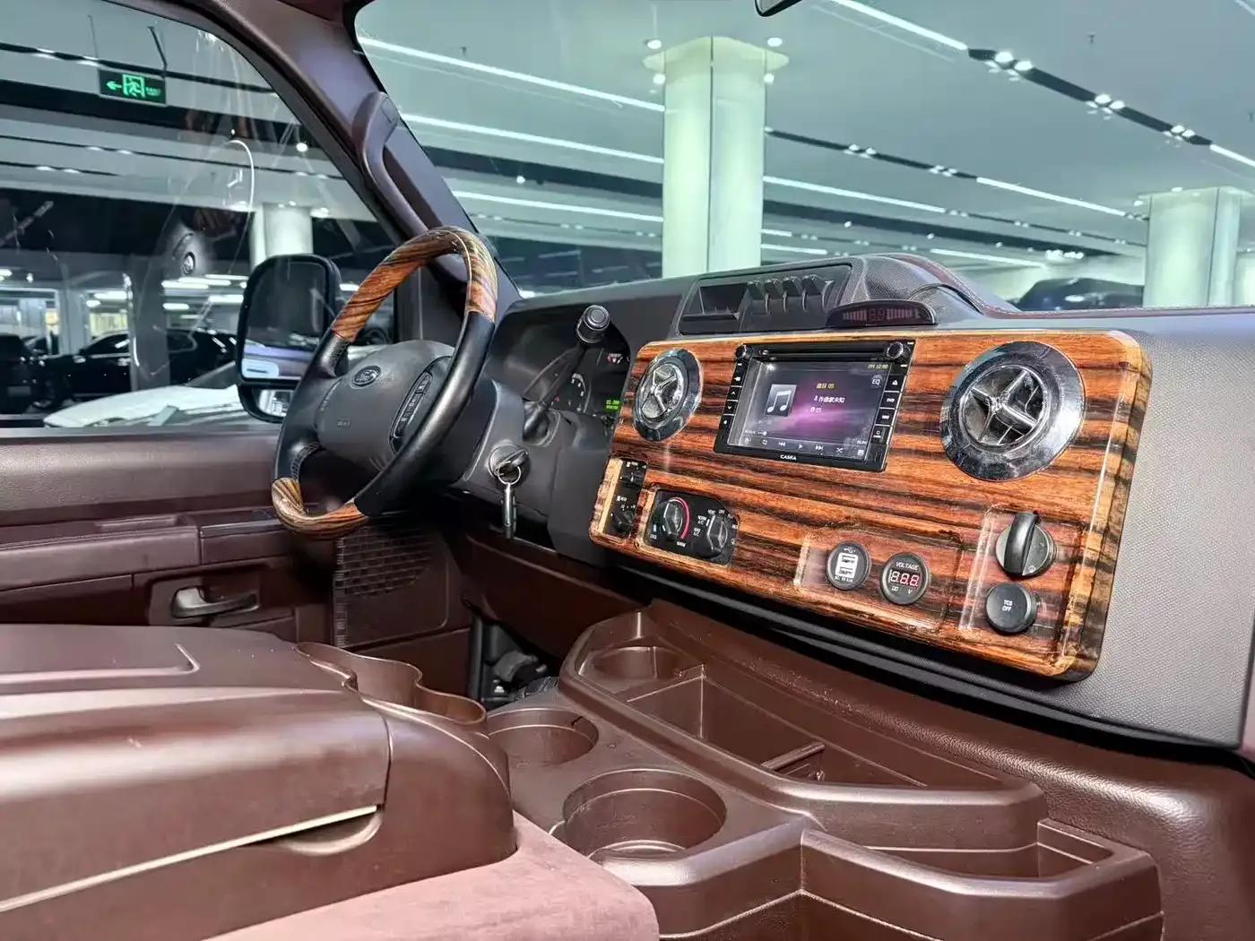 2017 Ford E350 5.4L Automatic — миниатюра 12