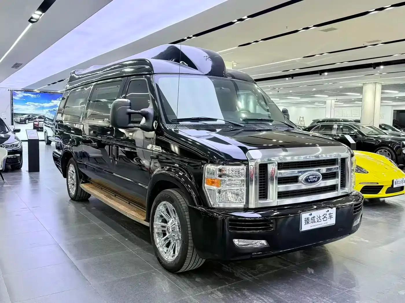 2017 Ford E350 5.4L Automatic — миниатюра 3