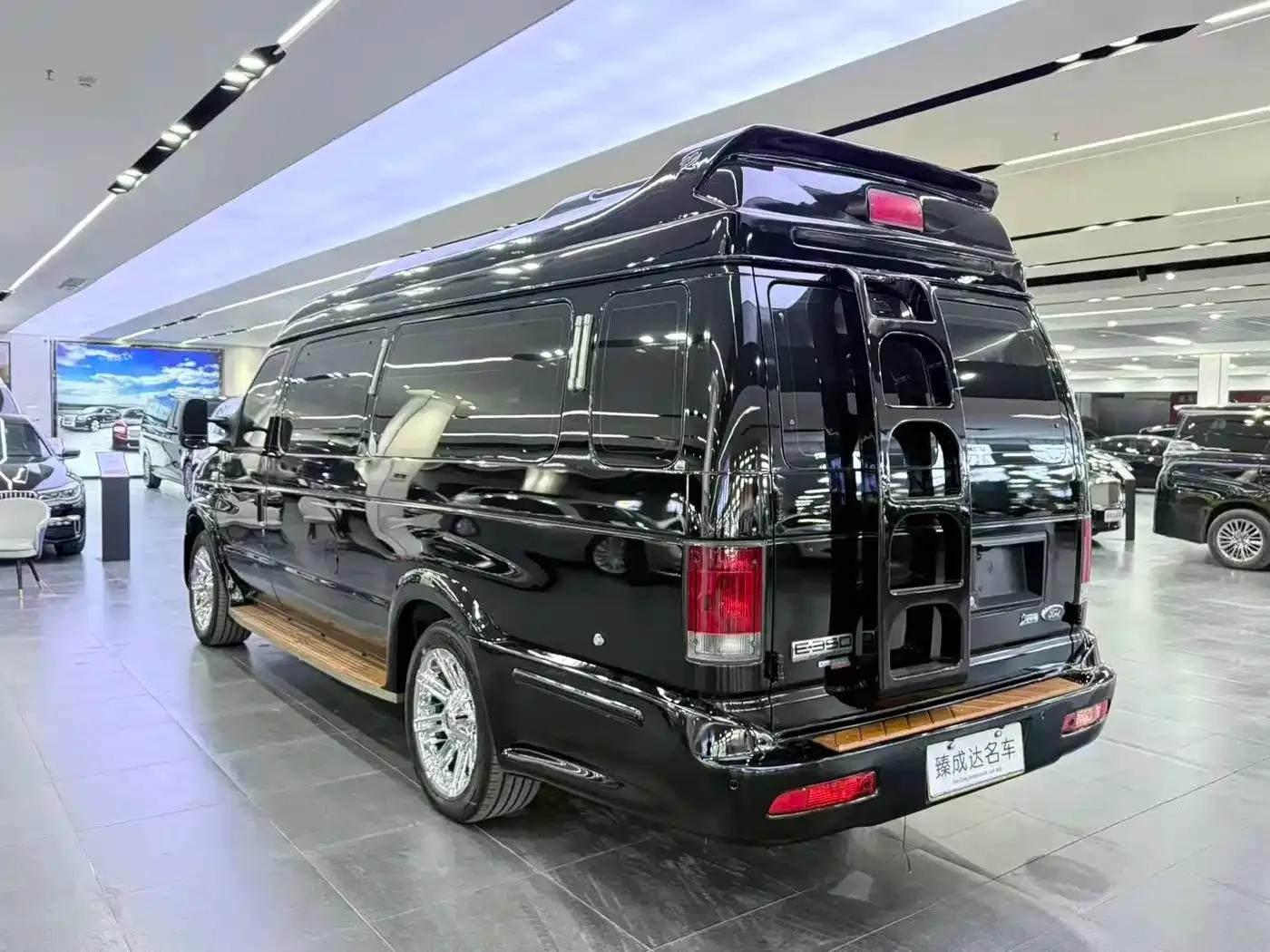 2017 Ford E350 5.4L Automatic — миниатюра 5