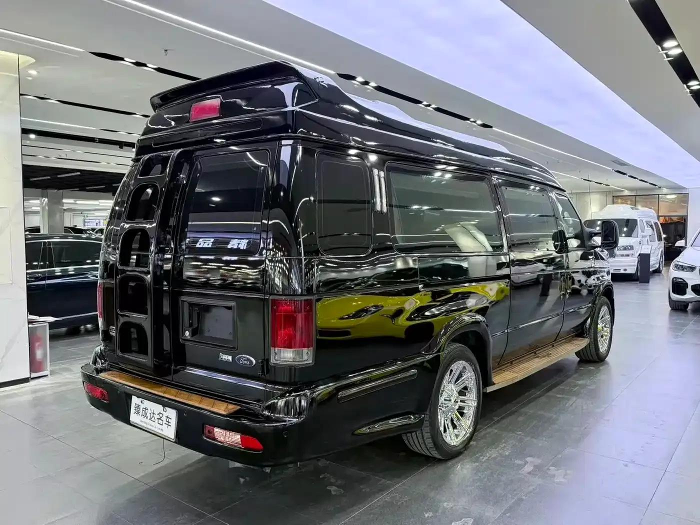 2017 Ford E350 5.4L Automatic — миниатюра 6