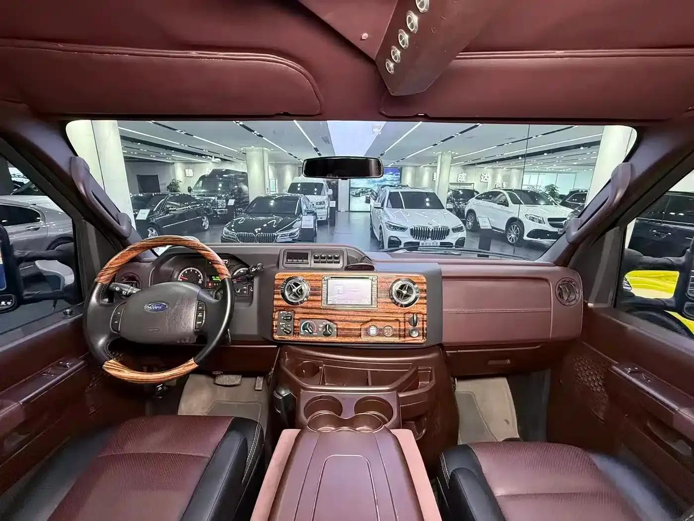 2017 Ford E350 5.4L Automatic — миниатюра 7