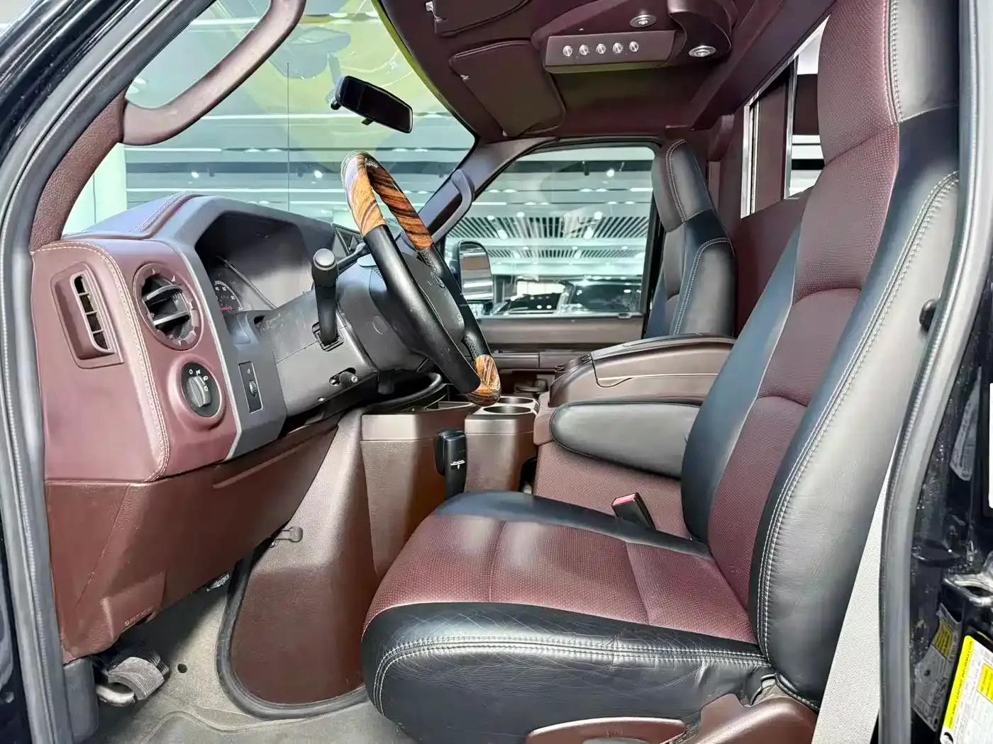 2017 Ford E350 5.4L Automatic — миниатюра 8