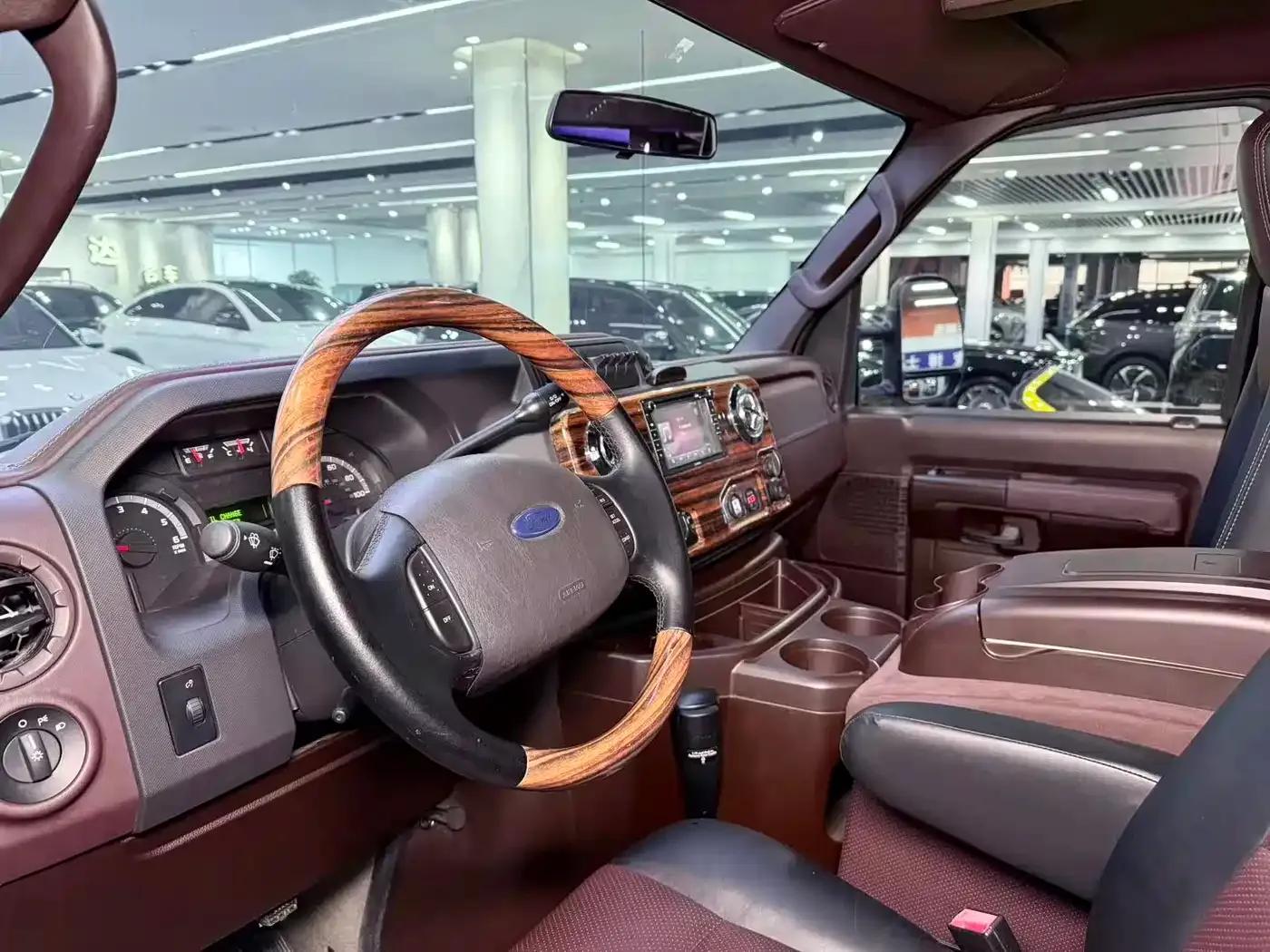 2017 Ford E350 5.4L Automatic — миниатюра 9