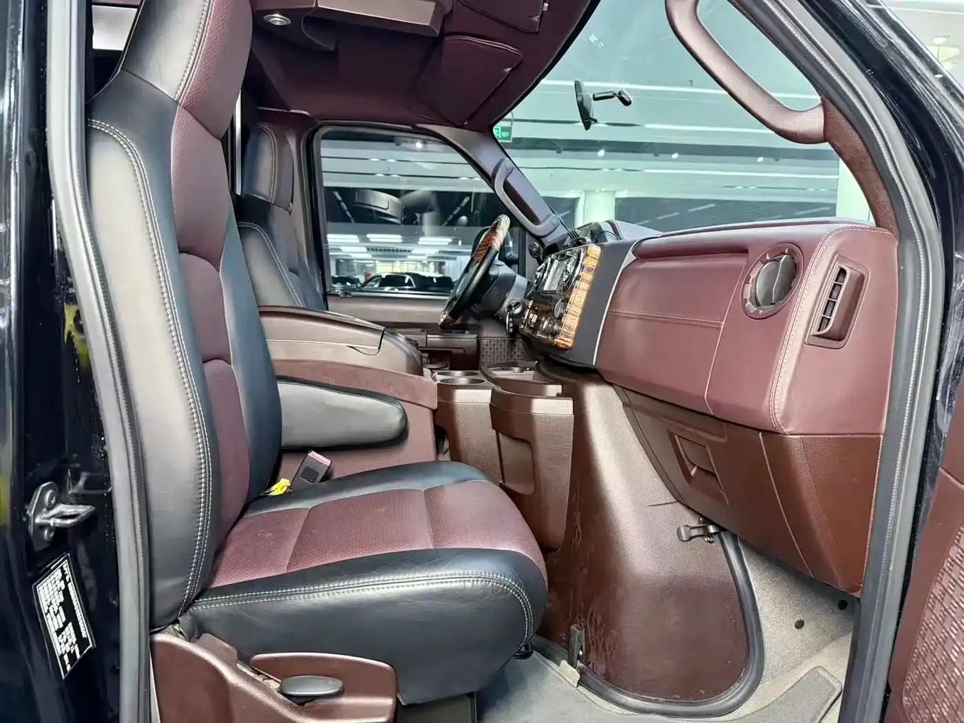 2017 Ford E350 5.4L Automatic — миниатюра 10