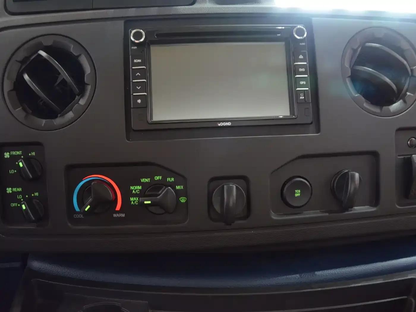 2017 Ford E350 5.4L Automatic — миниатюра 12