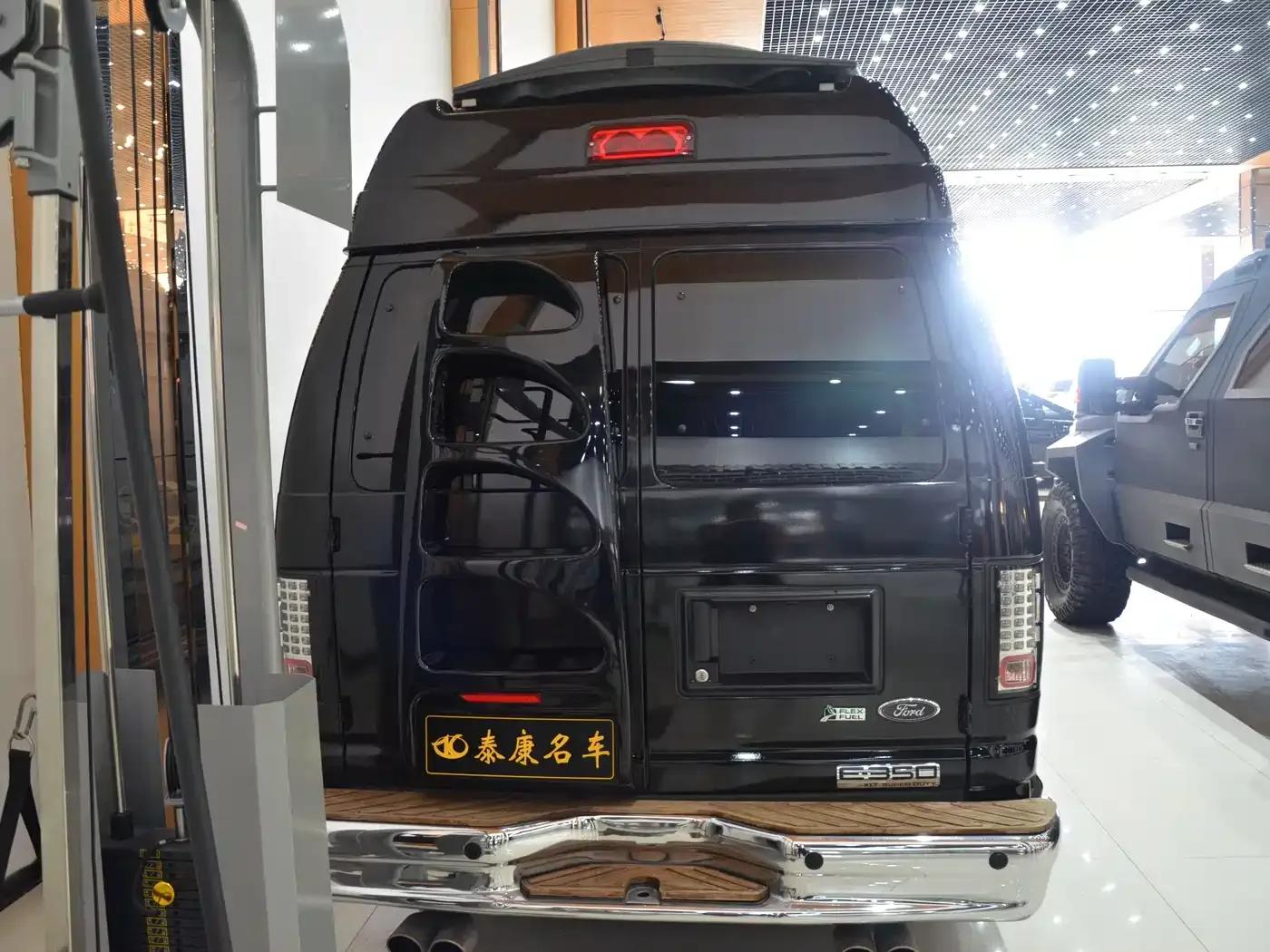 2017 Ford E350 5.4L Automatic — миниатюра 3