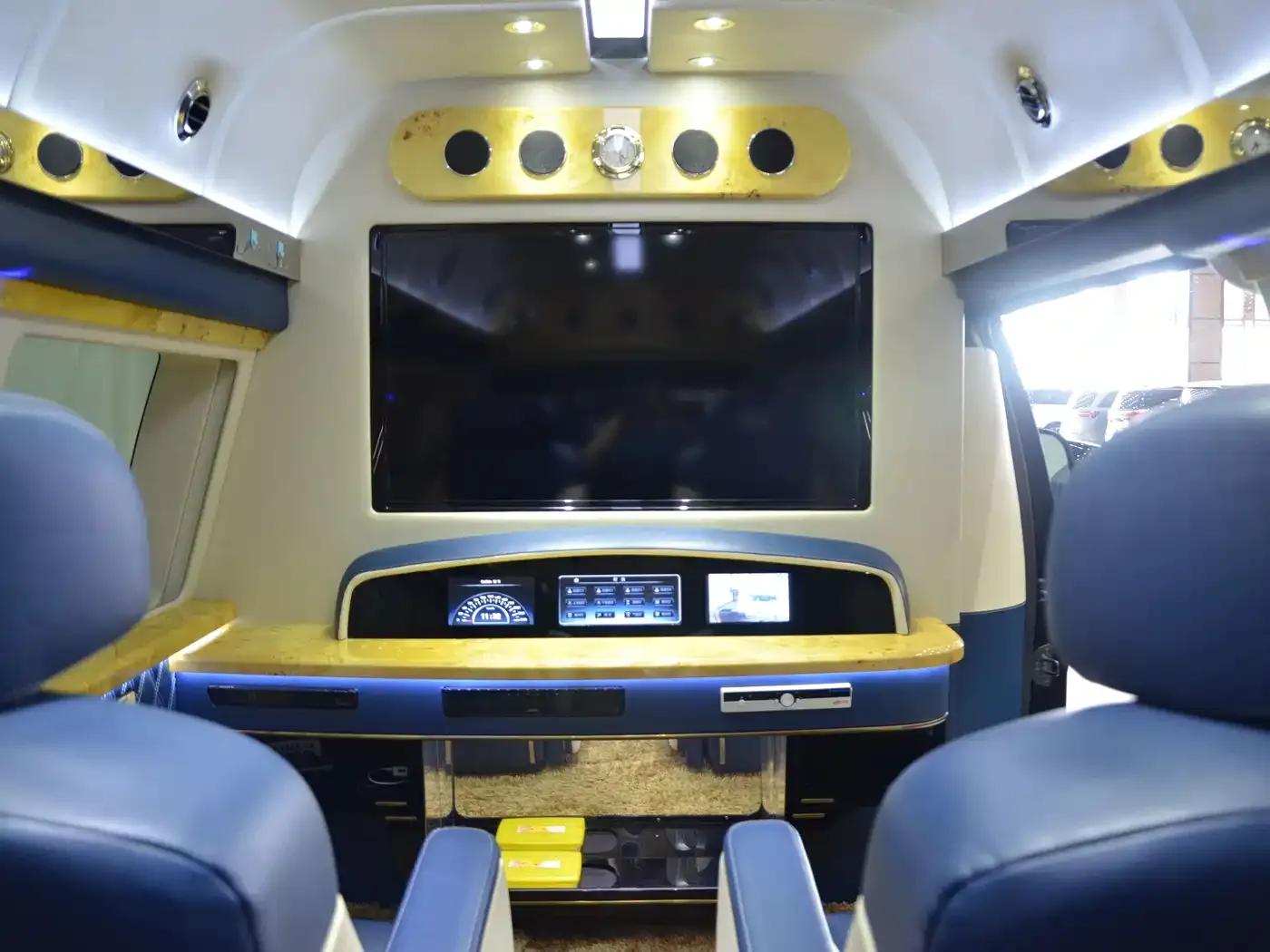 2017 Ford E350 5.4L Automatic — миниатюра 9