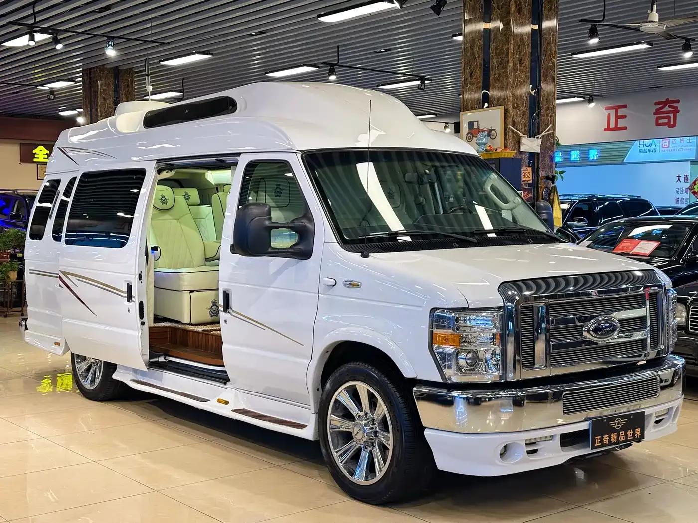 Ford E350 2011 5.4L Platinum Limited Edition — миниатюра 1