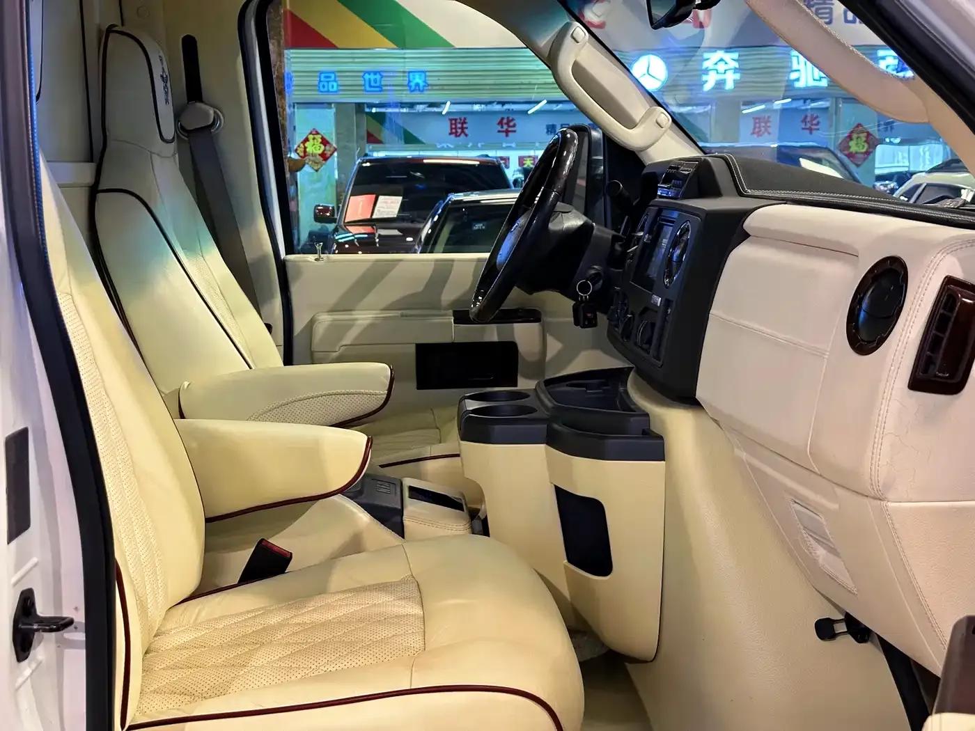 Ford E350 2011 5.4L Platinum Limited Edition — миниатюра 12