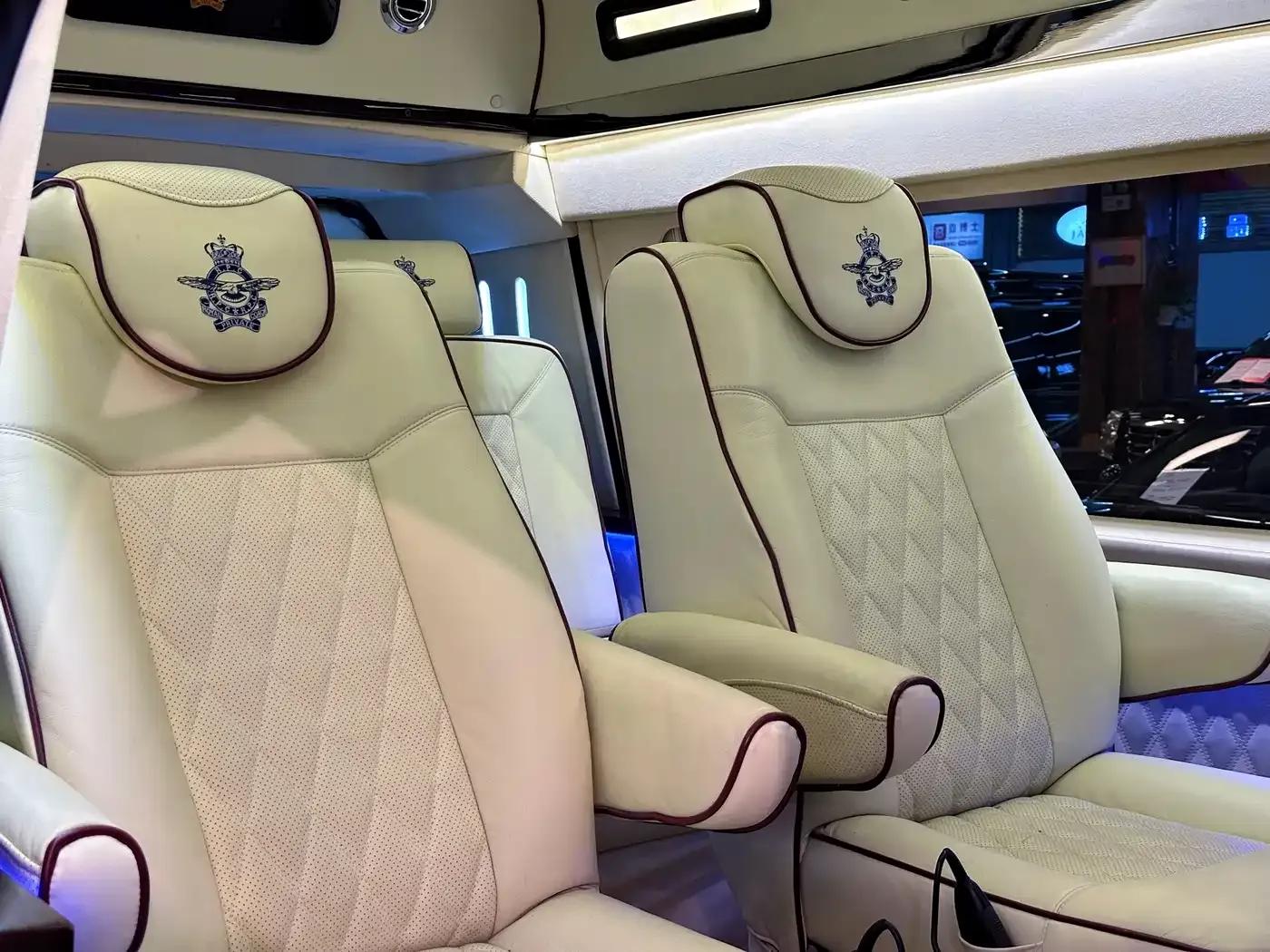 Ford E350 2011 5.4L Platinum Limited Edition — миниатюра 13