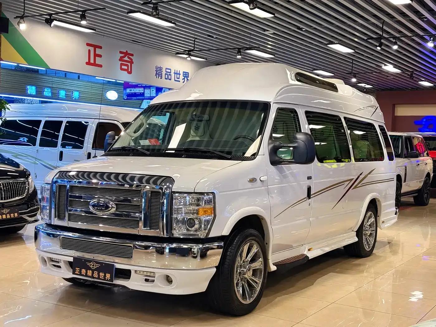 Ford E350 2011 5.4L Platinum Limited Edition — миниатюра 3