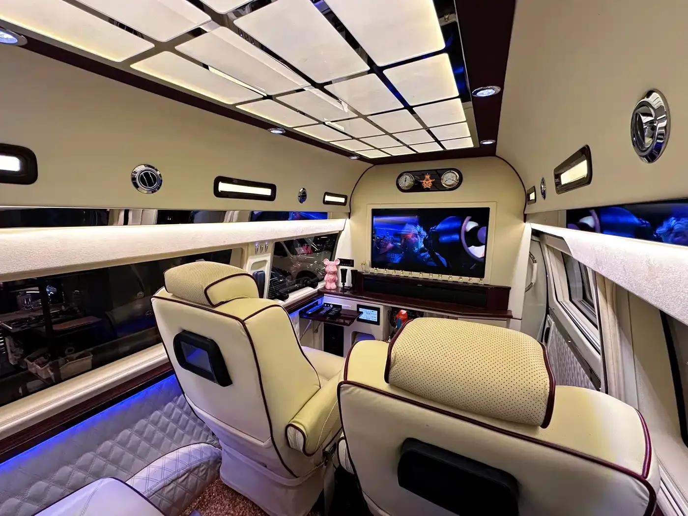 Ford E350 2011 5.4L Platinum Limited Edition — миниатюра 26