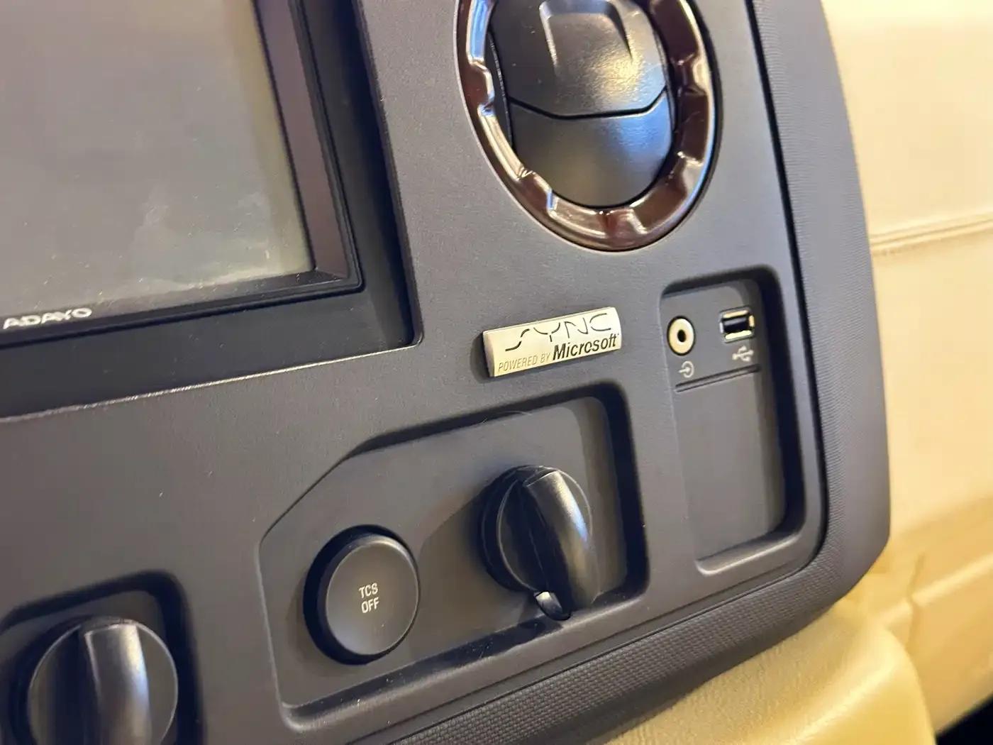 Ford E350 2011 5.4L Platinum Limited Edition — миниатюра 30