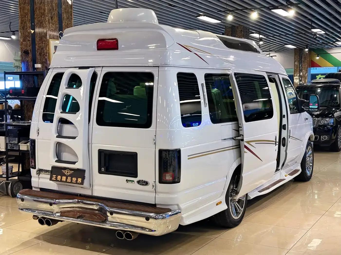 Ford E350 2011 5.4L Platinum Limited Edition — миниатюра 4