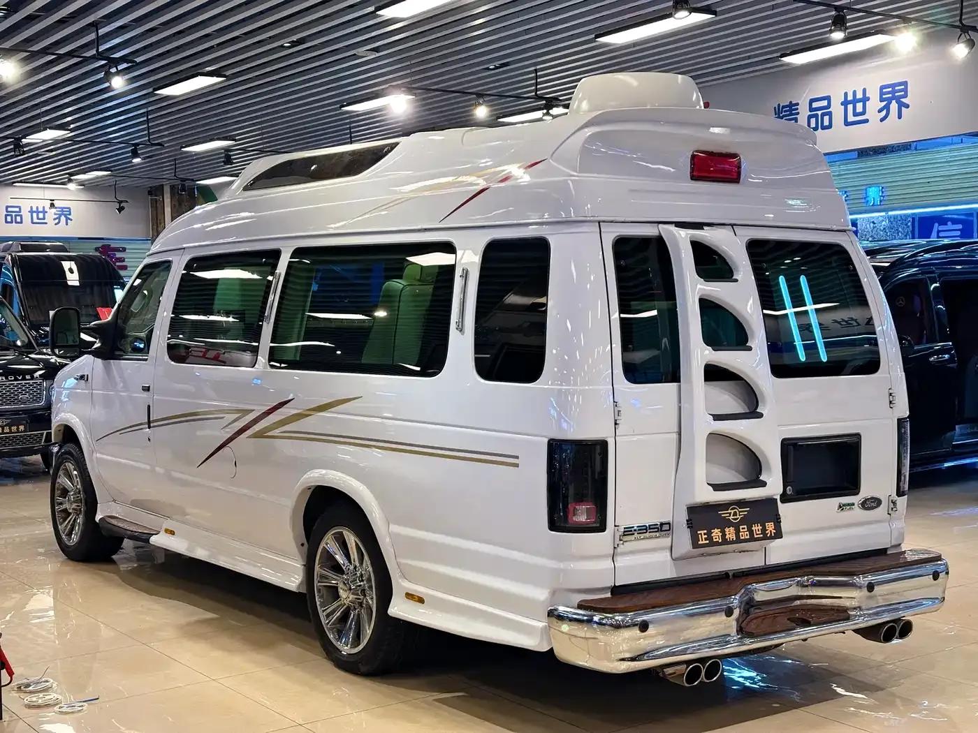 Ford E350 2011 5.4L Platinum Limited Edition — миниатюра 6