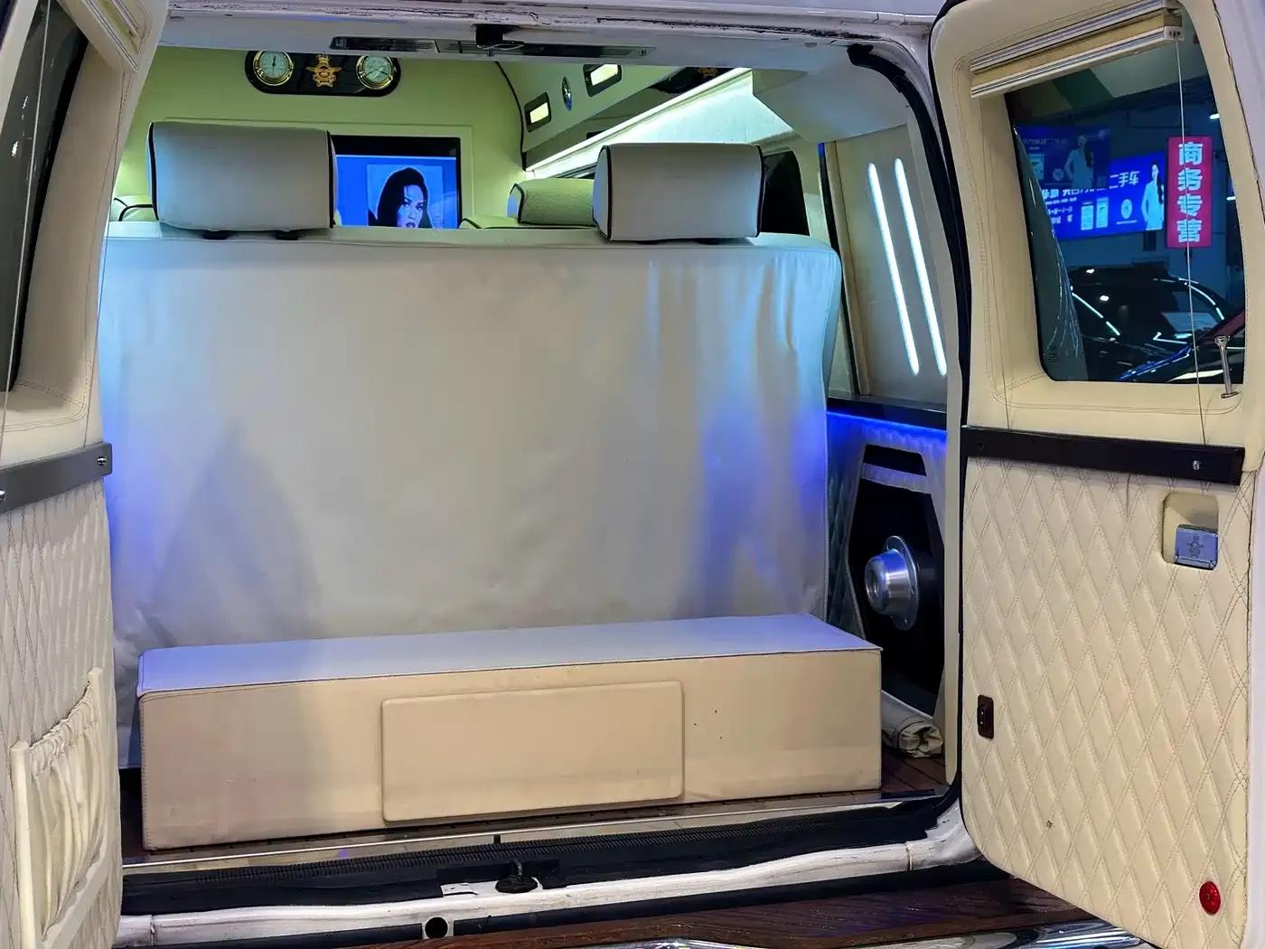Ford E350 2011 5.4L Platinum Limited Edition — миниатюра 7