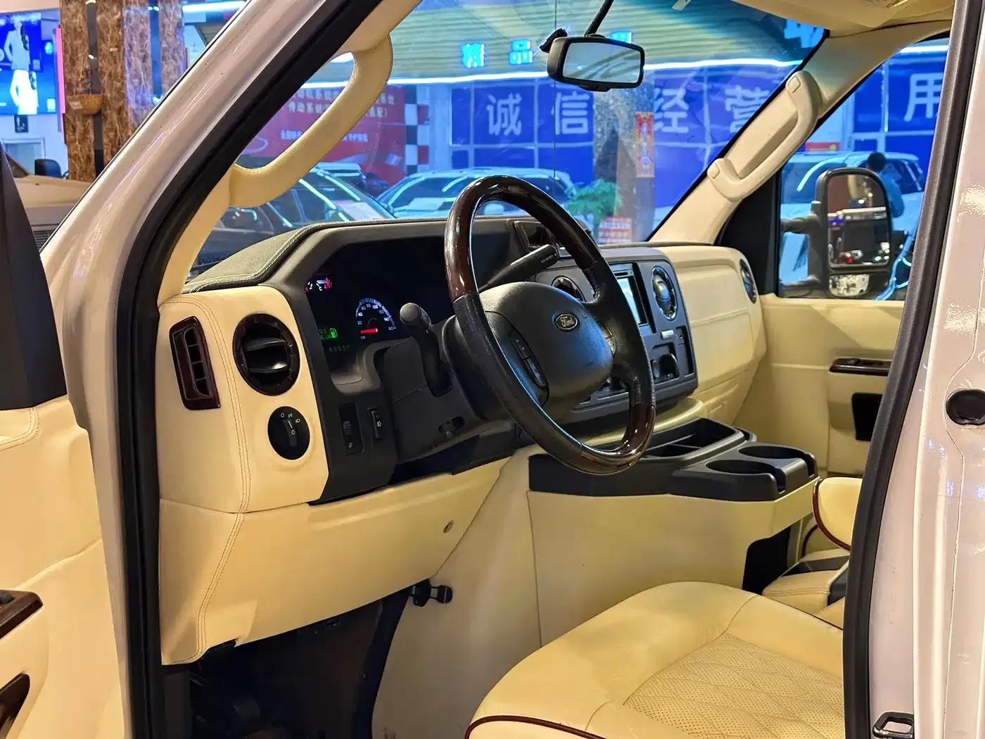 Ford E350 2011 5.4L Platinum Limited Edition — миниатюра 8