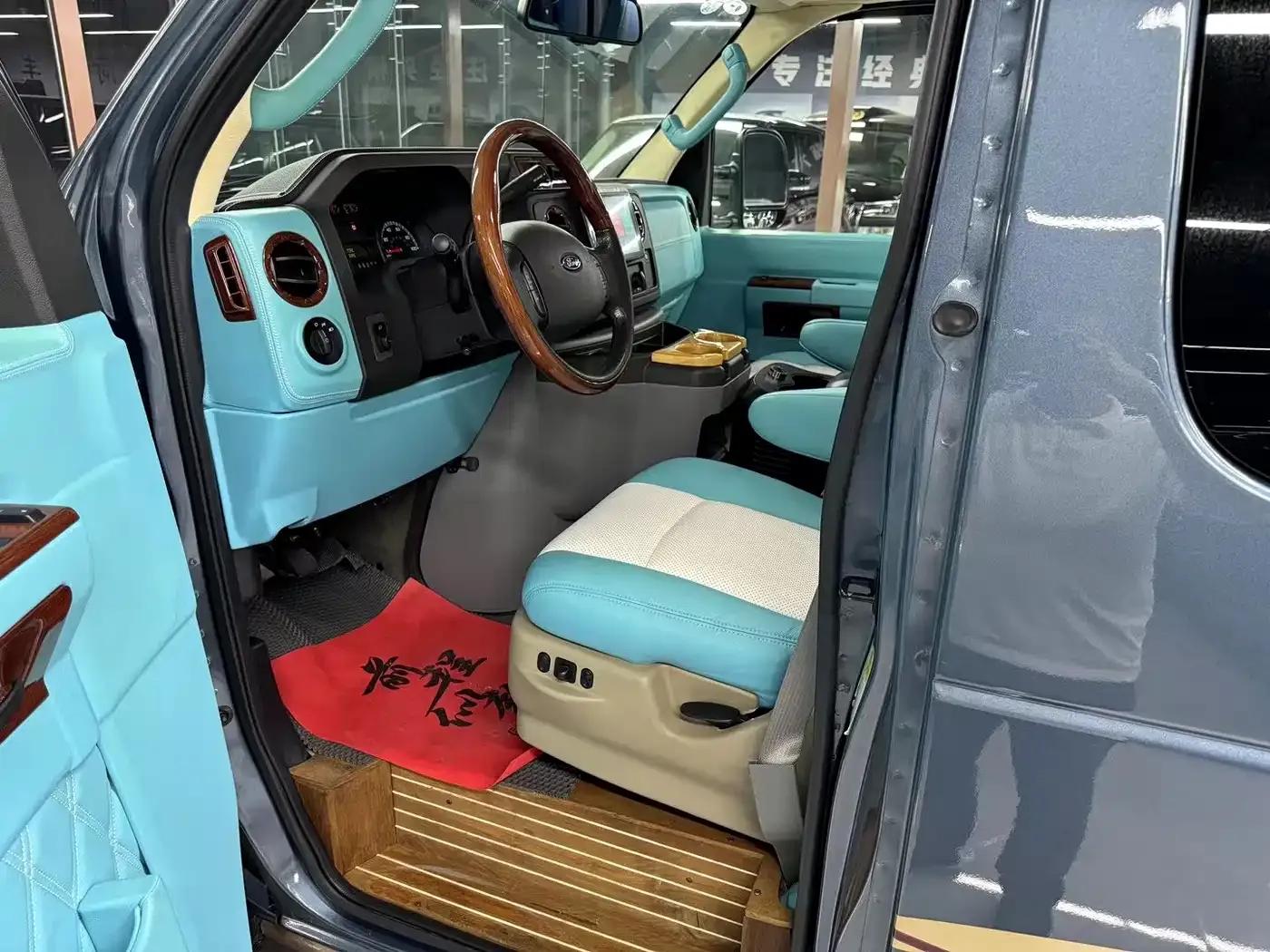 2014 Ford E350 5.4L Automatic — миниатюра 4