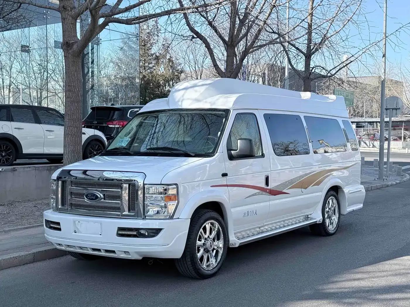 Ford E350 2011 5.4L Platinum Limited Edition — миниатюра 1
