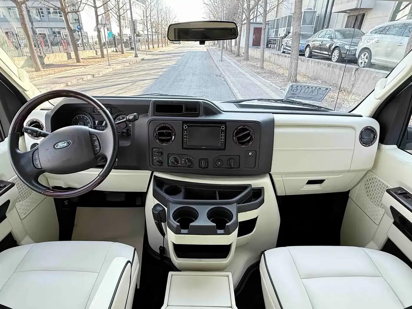 Ford E350 2011 5.4L Platinum Limited Edition — миниатюра 13